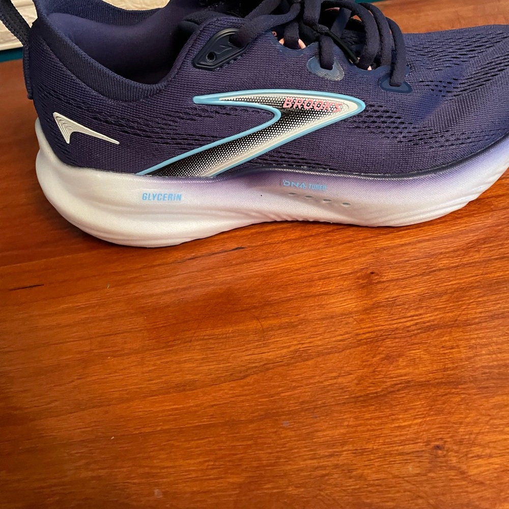 Brooks 7.5 Glycerin running shoes. - Picture 3 of 10
